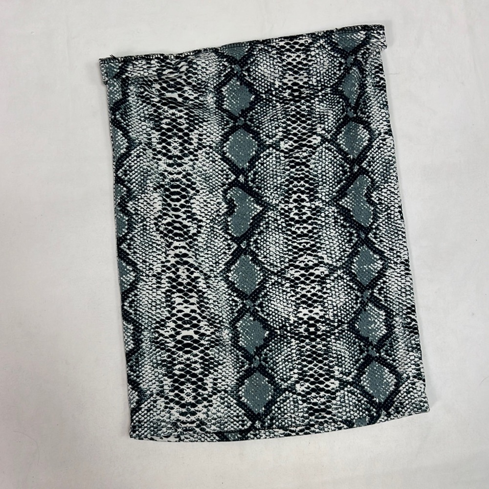 #1729 Peachy Girl Blue & White Snake Print Stretchy Skirt | Size: L